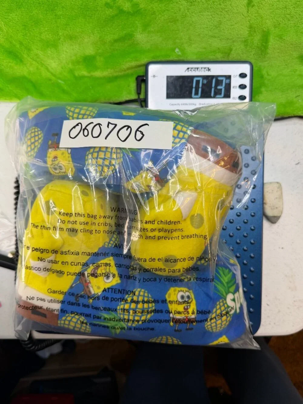 SpongeBob SquarePants 3D Plush Slippers Kids Sz 2-3 Blue Pineapple